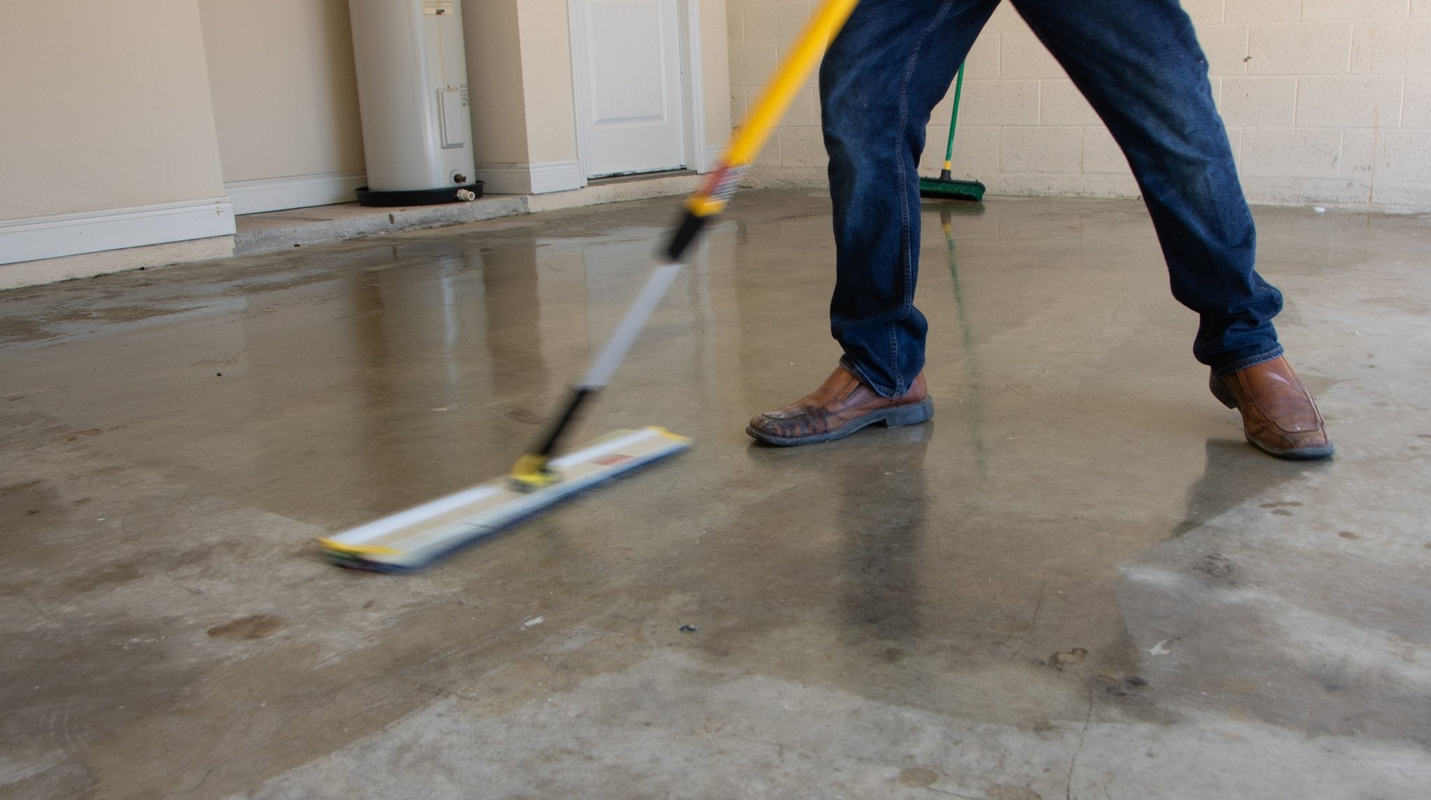 Removing Oil Stains in a Concrete Floor - Xtreme Polishing Systems